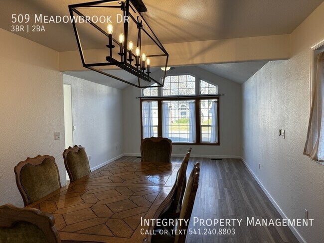 Building Photo - 509 Meadowbrook Dr