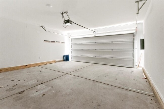 Building Photo - Cullman City Limits - pet friendly