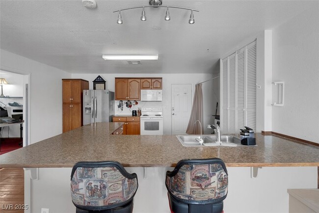 Building Photo - 1800 Red Rock Dr