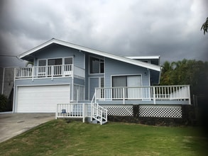 Building Photo - $3,800 / 3 bedroom, 2 bath, multi-level ho...