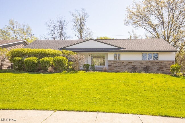 Primary Photo - 2543 S Green Rd