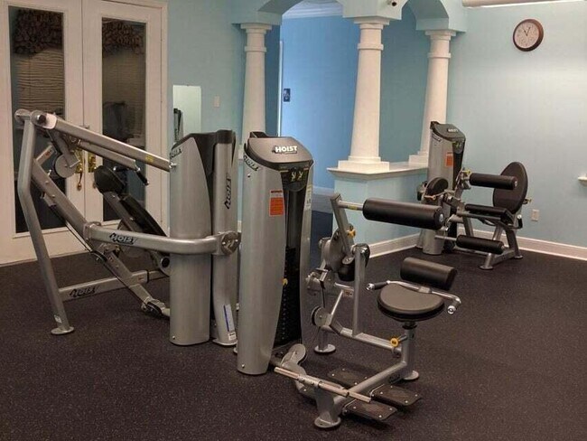 Building Photo - 10318 Fox Trail Rd S