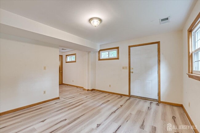 Building Photo - 23 Cardownie St