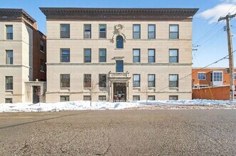 Building Photo - 322 N Boyle Ave