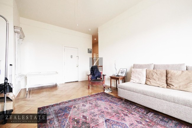 Building Photo - 210 Park Place