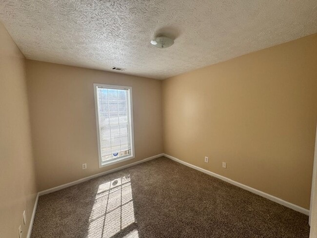 Building Photo - 135 Ridgefield Dr