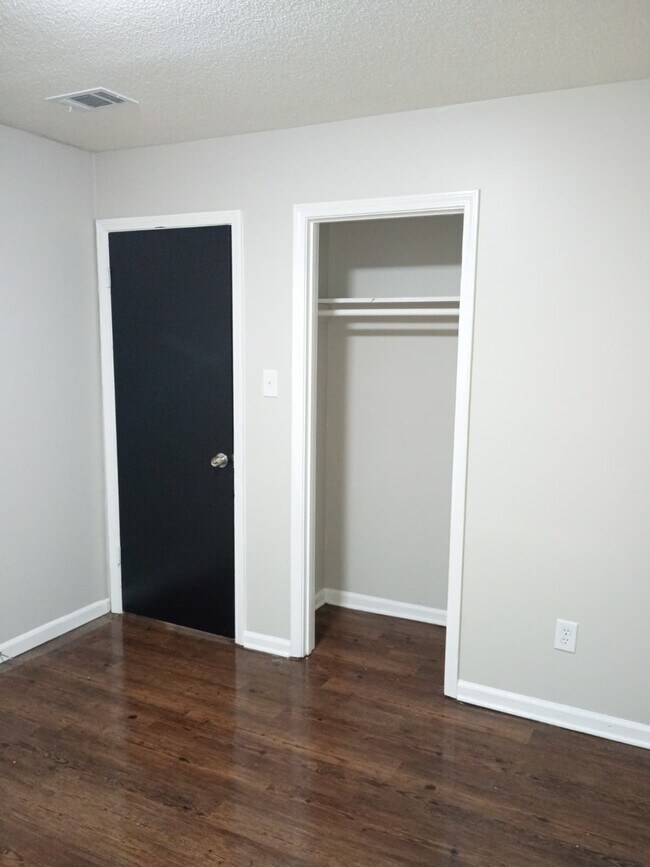 Building Photo - 430 Pickett Rd