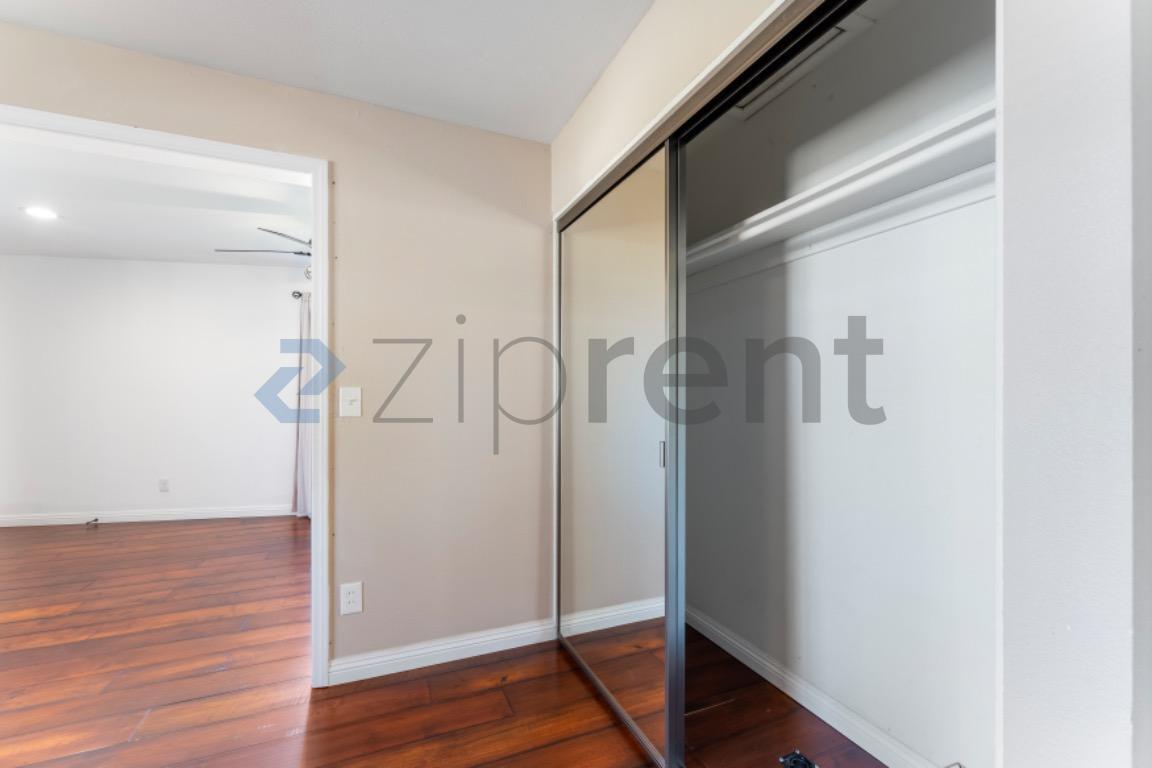 Building Photo - Unit