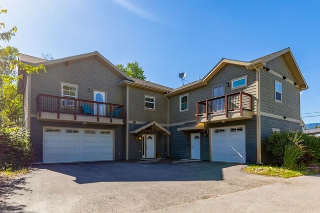 Building Photo - Beautiful & centrally located Whitefish Home