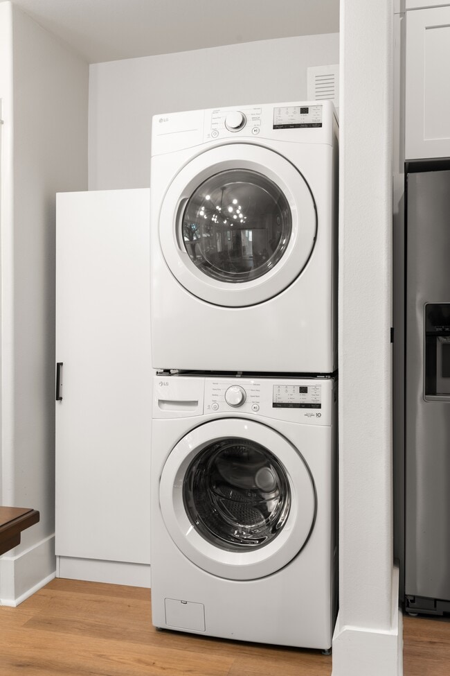 Building Photo - 308 Keller St