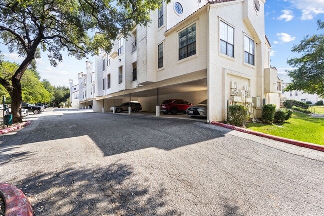 Building Photo - 2255 Thousand Oaks Dr
