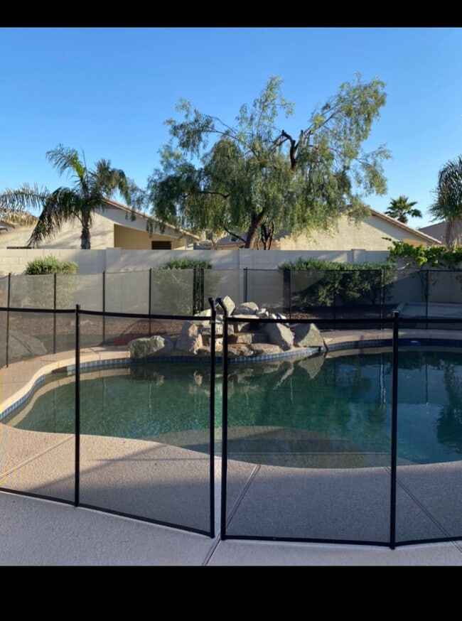 Building Photo - 4043 W Desert Hollow Dr