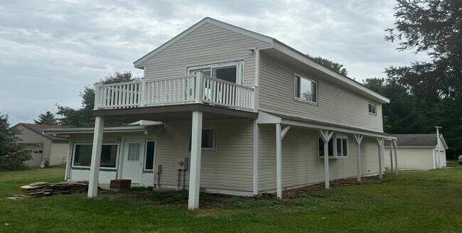 Primary Photo - 40 Deep Lake Rd