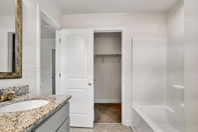 Building Photo - Walking distance to downtown Easley!