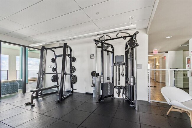 Building Photo - 1 Beach Dr SE