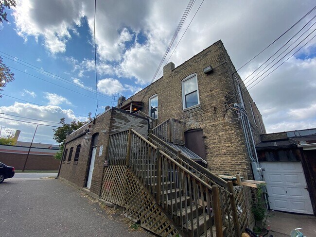 Building Photo - 786 7th St E