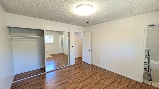 Building Photo - Refreshed Single Level Home