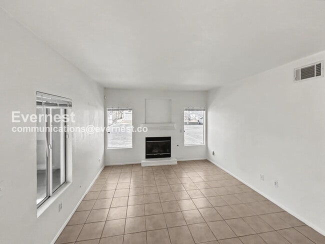 Building Photo - 5922 W Vegas Dr