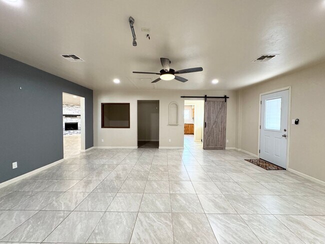 Building Photo - 3BR/2BA/2CG, with DOG RUN 2310 sq.ft. rental in Sierra Vista, AZ