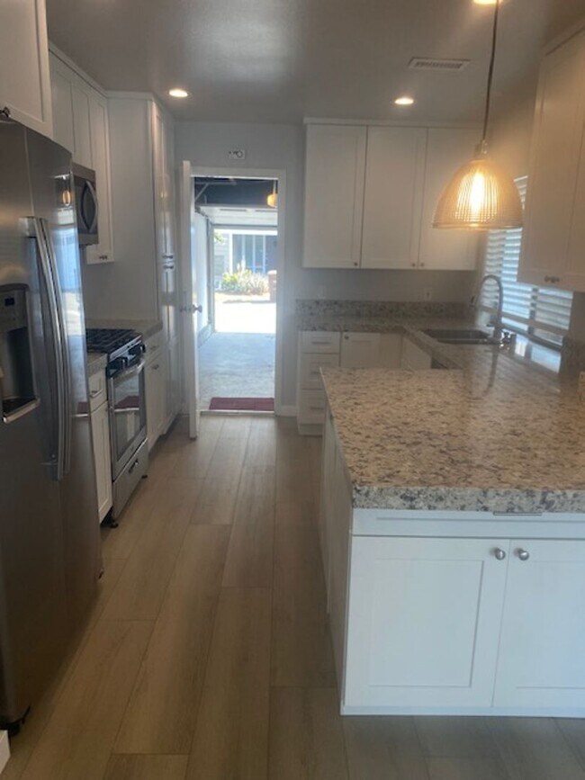 Building Photo - Beautiful fully remodeled 2 bedroom 1.5 bath in Laguna Hills