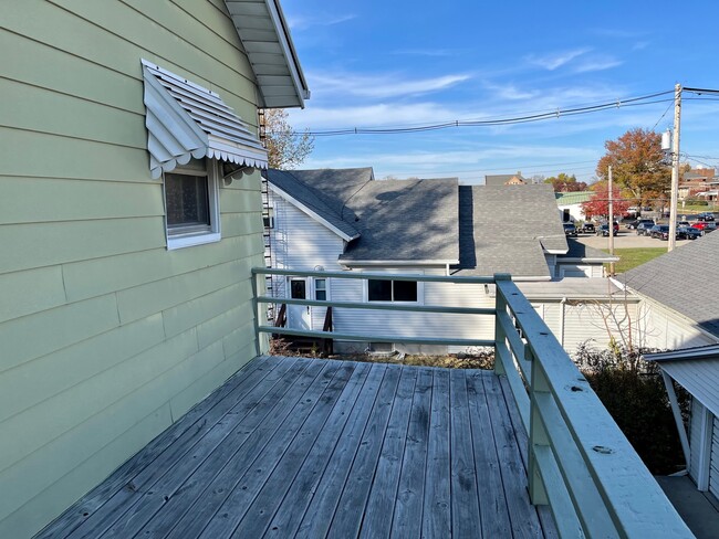 Building Photo - 911 N Center St