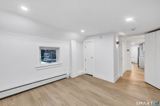 Building Photo - 315 Main St