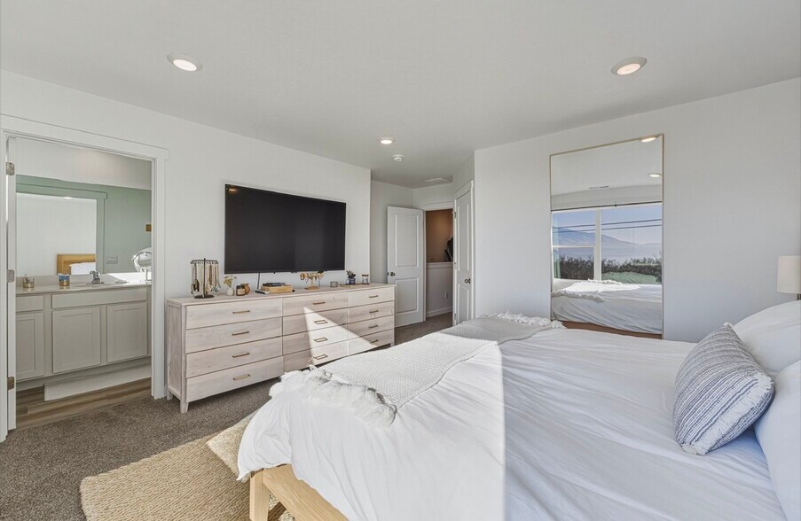 Building Photo - 1007 E Midship Wy