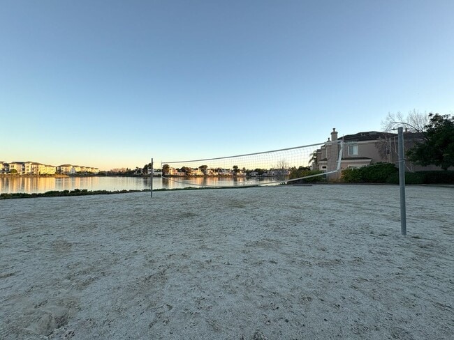 Building Photo - Charming Waterfront Single Family Home in Redwood Shores Available Now!
