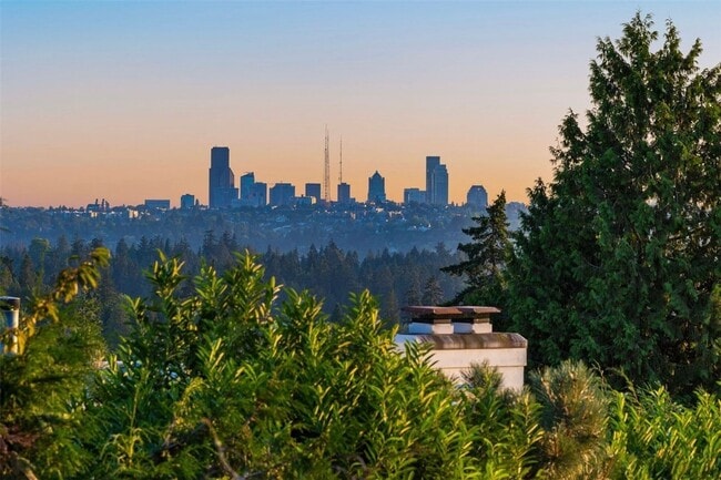 Building Photo - Kirkland View Home