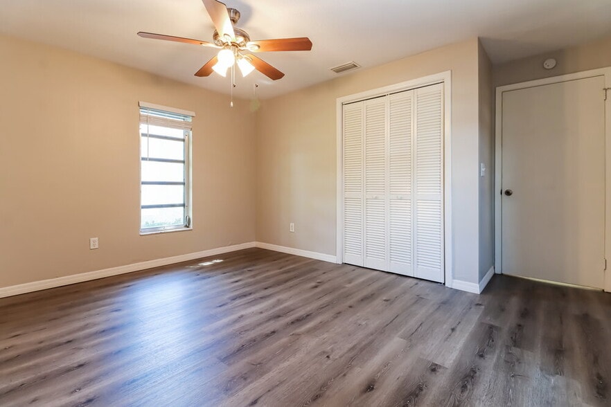 Building Photo - 2859 60th Ave S