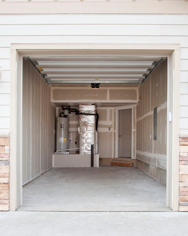 Building Photo - 3027 N Sherwood Dr