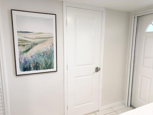 Building Photo - 5027 SW 16th Pl