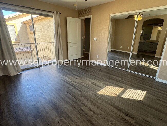 Building Photo - 5313 E Hilton Ave