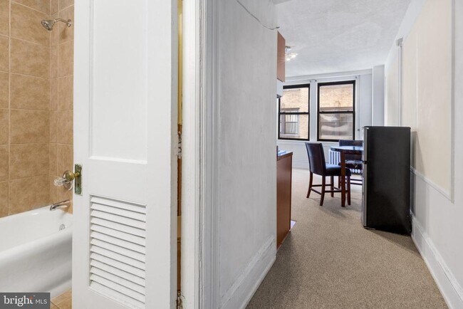 Building Photo - 1324 Locust St