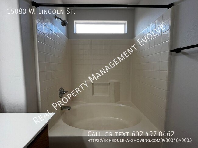 Building Photo - Goodyear Home With Lots of Amenities!!