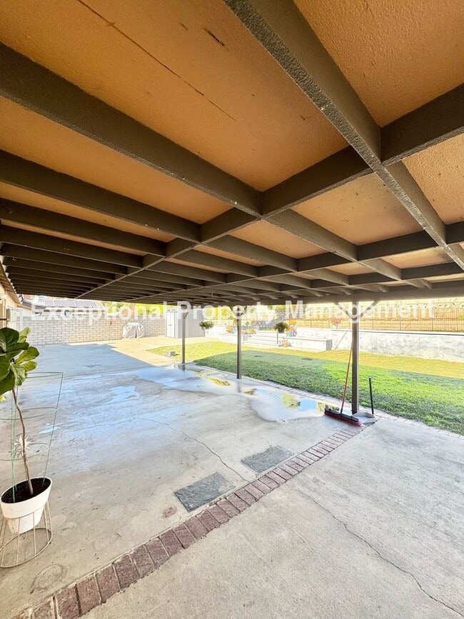 Building Photo - Ready to move in 3 bed 2 bath single story home!