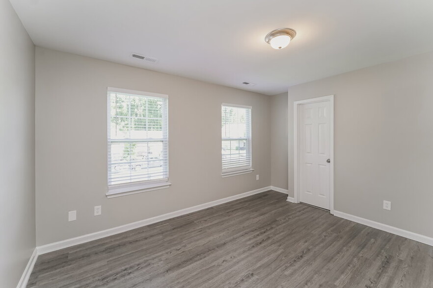 Building Photo - 1227 Pinehaven Ct