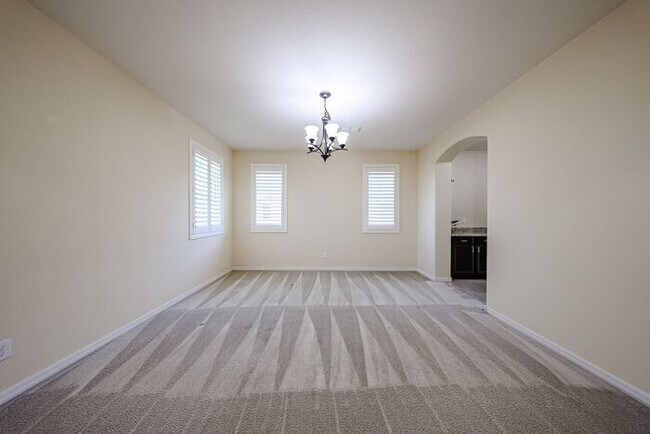 Building Photo - Stunning home located in the heart of Chandler, AZ!