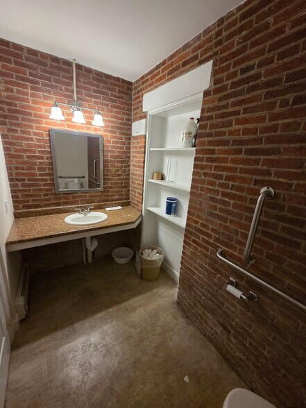 Building Photo - 806 13th St