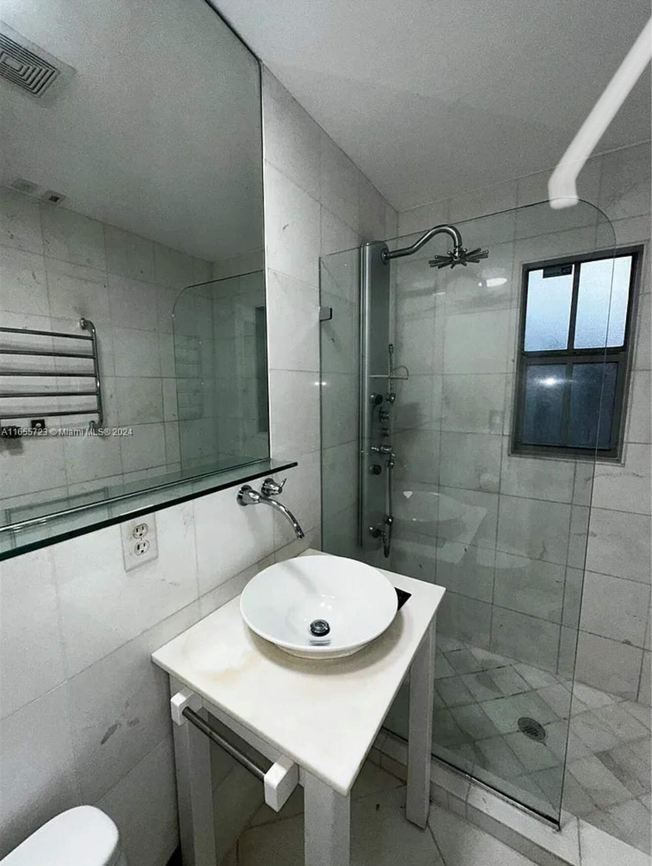Master bathroom - 1600 Michigan Ave