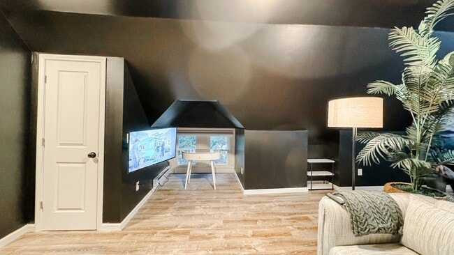 Building Photo - Chic Studio in North Winton Village