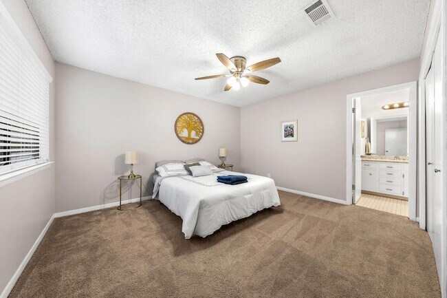 Building Photo - 3222 Tamarron Blvd