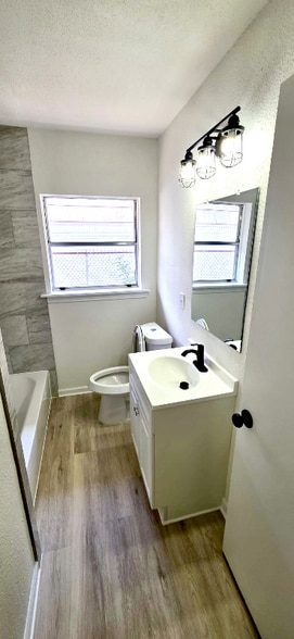 Building Photo - 4601 W 43rd St