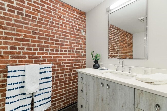 Building Photo - 63 Melcher St