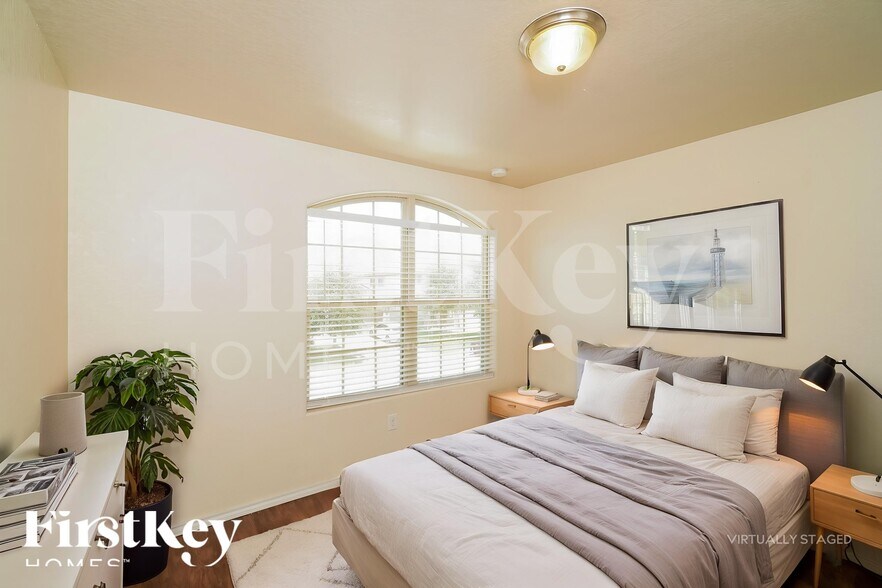 Building Photo - 2546 Just My Style