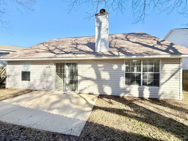 Building Photo - Spacious 3-Bedroom Home - Ideal Location