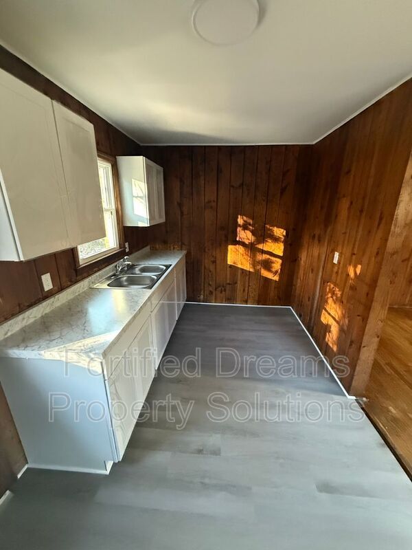 Building Photo - 908 Marsh St