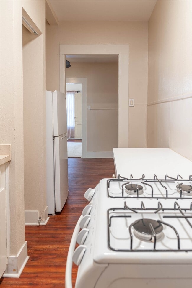 Building Photo - 405 W Clay St