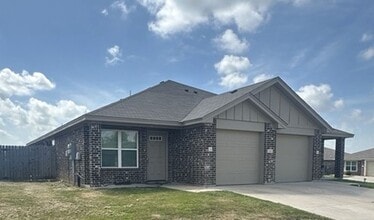 Building Photo - AVAILABLE NOW! - 2 WEEKS FREE