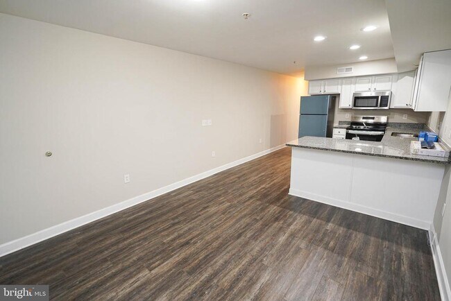 Building Photo - 10 N Pennsylvania Ave